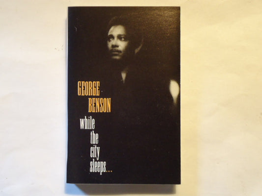 BENSON, GEORGE - WHILE THE CITY SLEEPS... (CASSETTTE) - CS